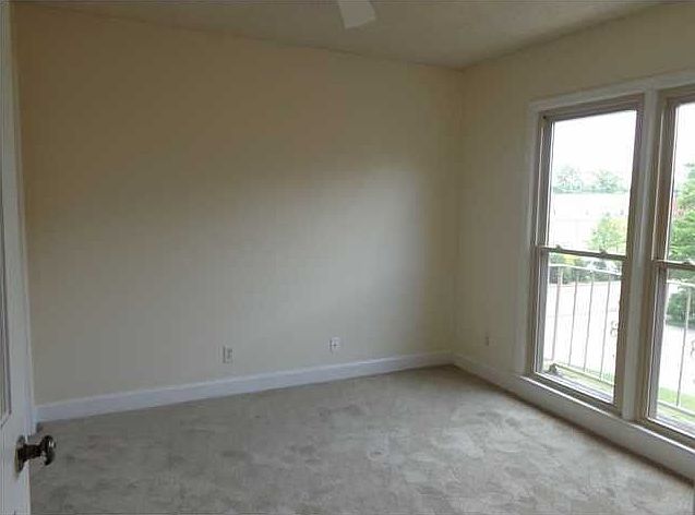 1st image of 2920 Canterbury Dr