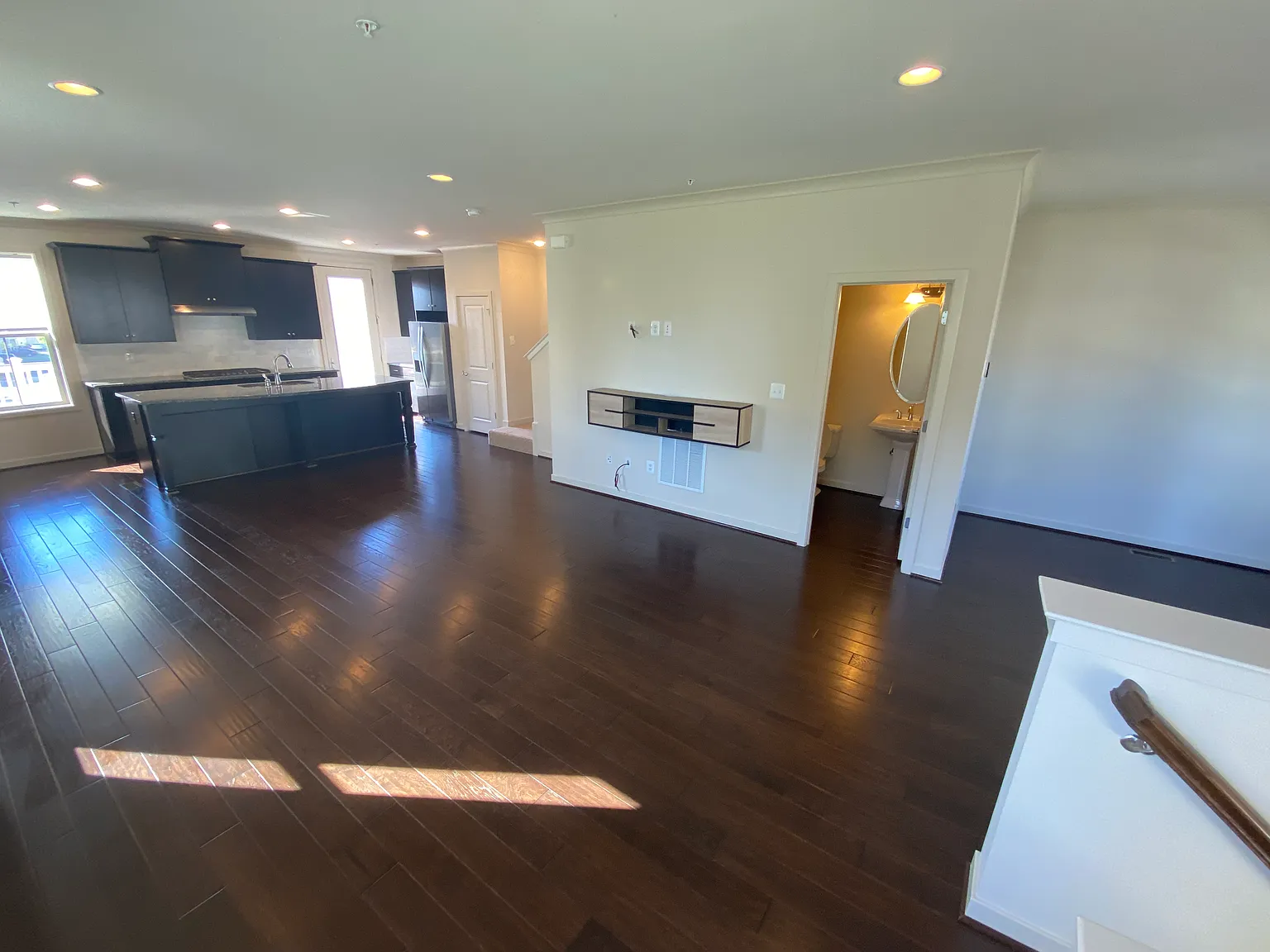 3 bed, 3.5 bath, 2838 sqft, $3,250 — Photo 4