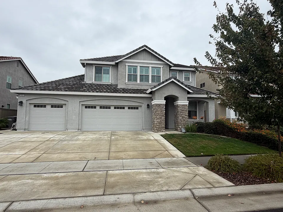 9064 Plympton Loop