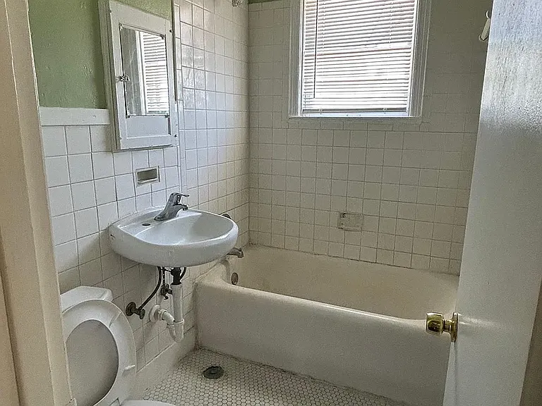 302 E Huisache Ave #10 — Photo 5