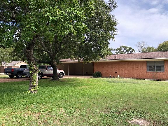 2nd image of 823 Tanglewood Dr