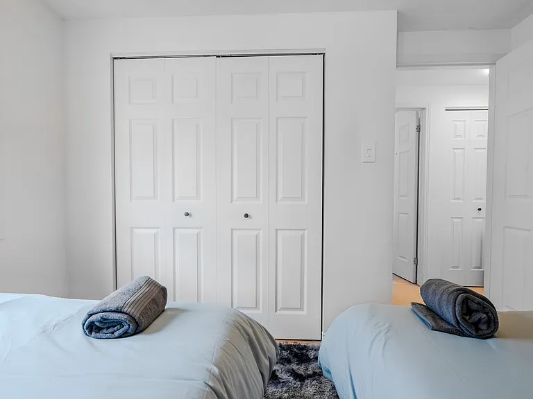 235 Rossmore Ct — Photo 22