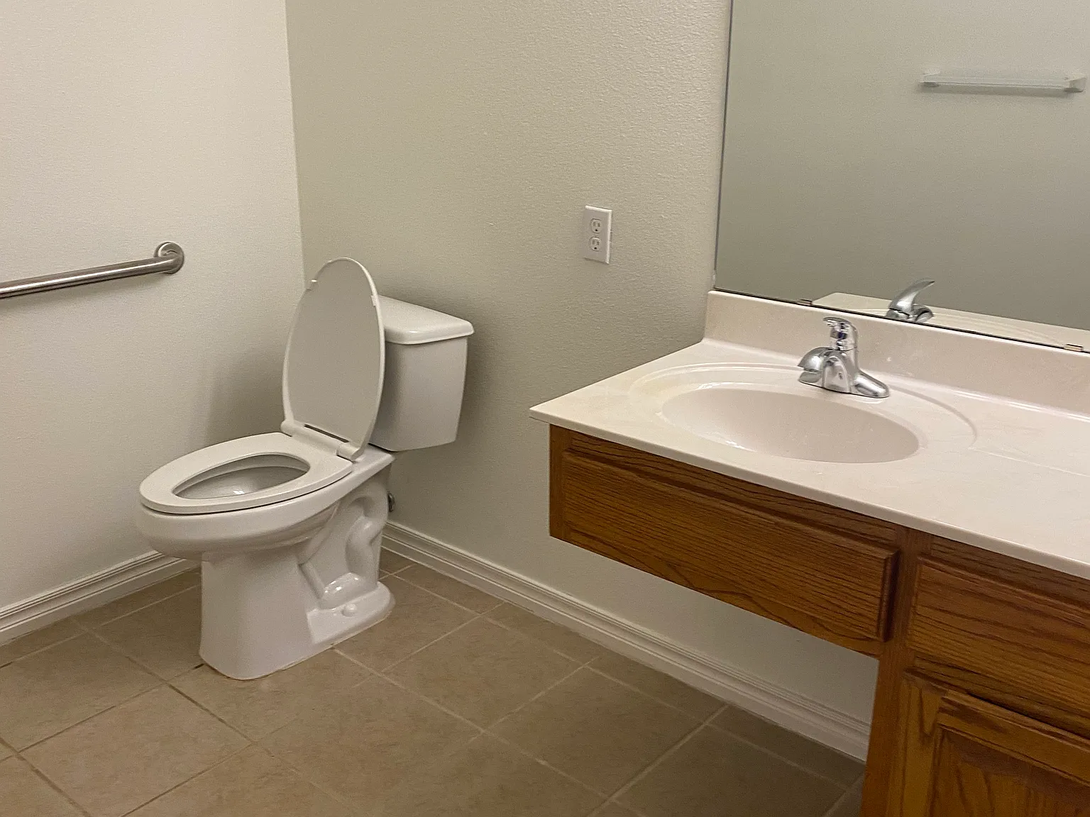 2 bed, 1100 sqft, $1,050 — Photo 4