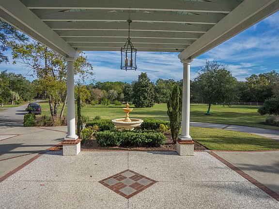 4th image of 10 Country Club Drive