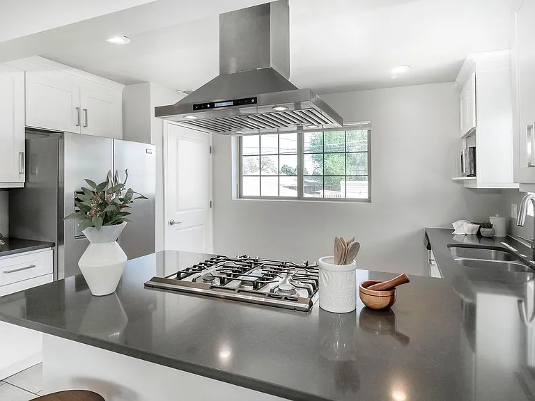 Sloan's Lake: 2-Bedroom 1 Bath With High-End Finishes — Photo 15