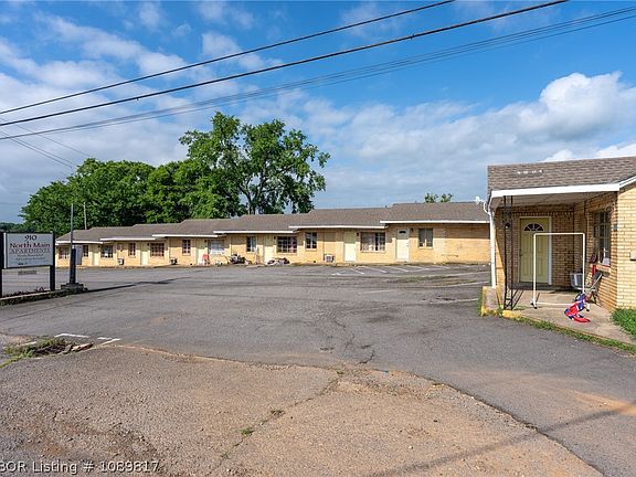 3rd image of 910 N Main St