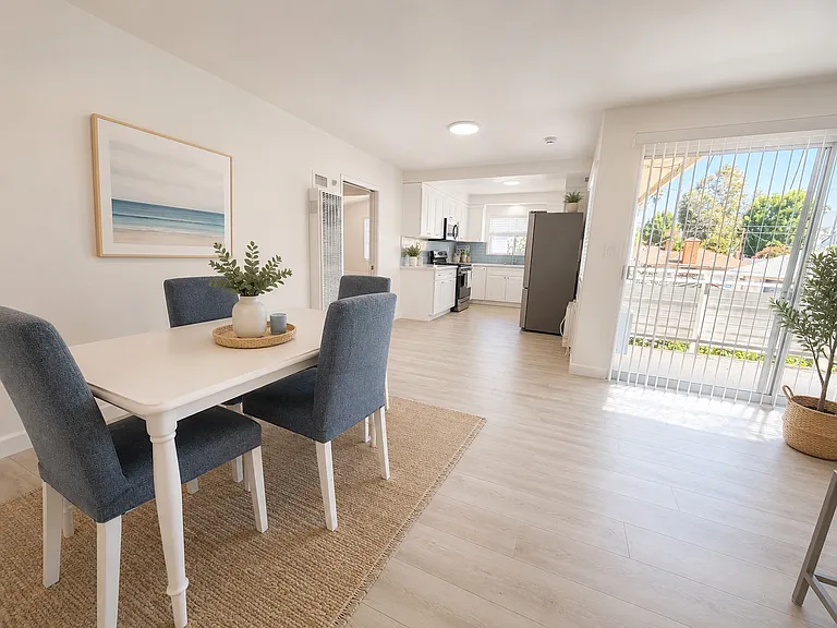 1700 Huntington Dr — Photo 5