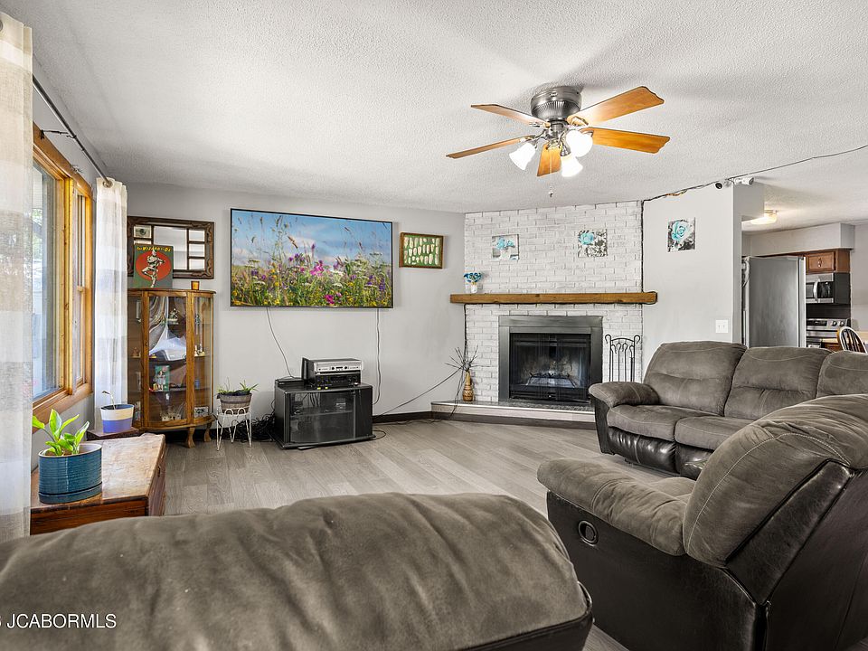 1st image of 59 Oak Hill Rd