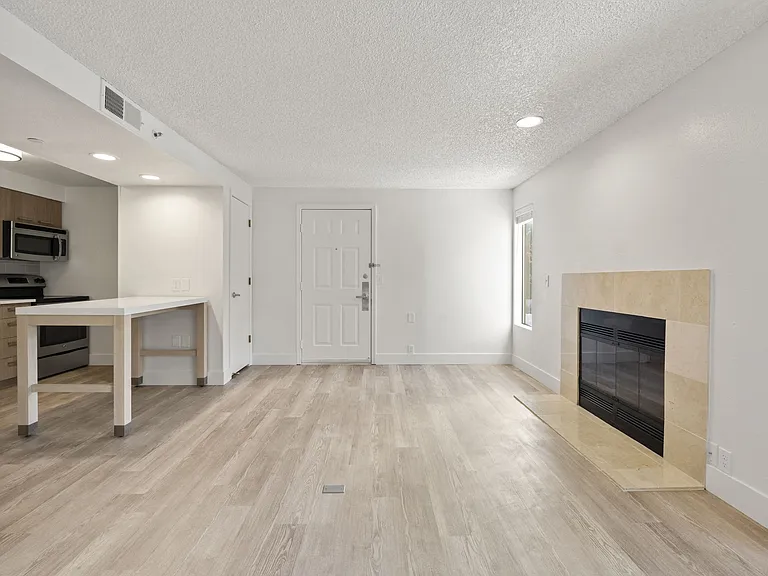 AVIA Lofts on Parkway — Photo 46