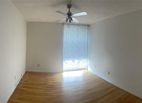 4th image of 210 172nd St APT 336