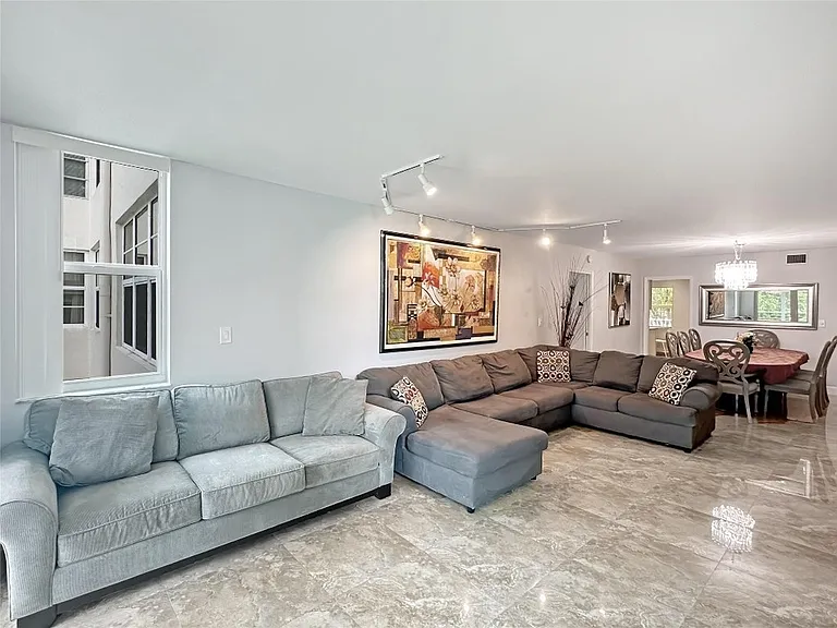 3505 Oaks Way #310 — Photo 8