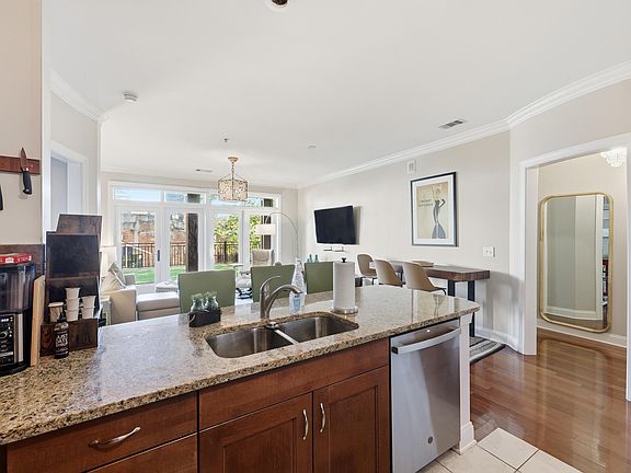 4th image of 21 George St APT 111