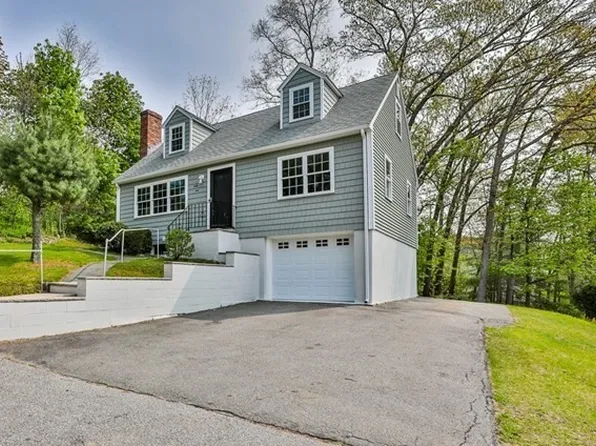 69 Montrose Ave, Wakefield, MA 01880