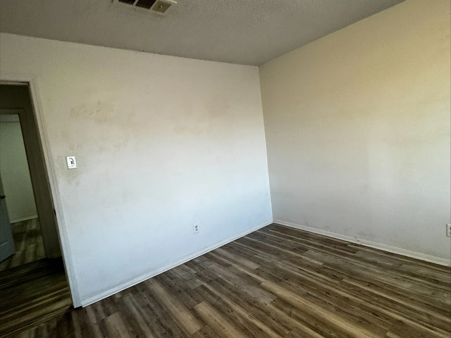 2 bed, 1.5 bath, 1050 sqft, $900 — Photo 4