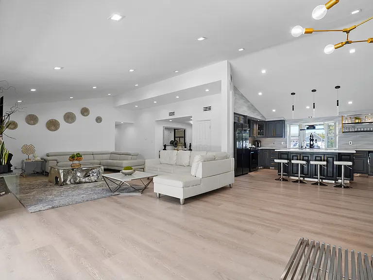 390 Bedford Pl — Photo 17