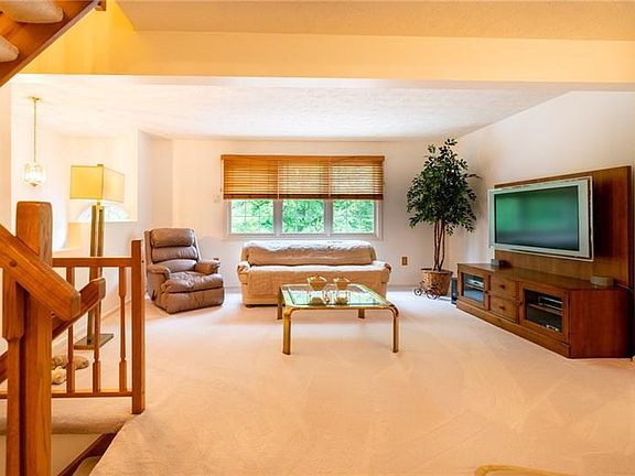 5th image of 2640 Birchwood Ln