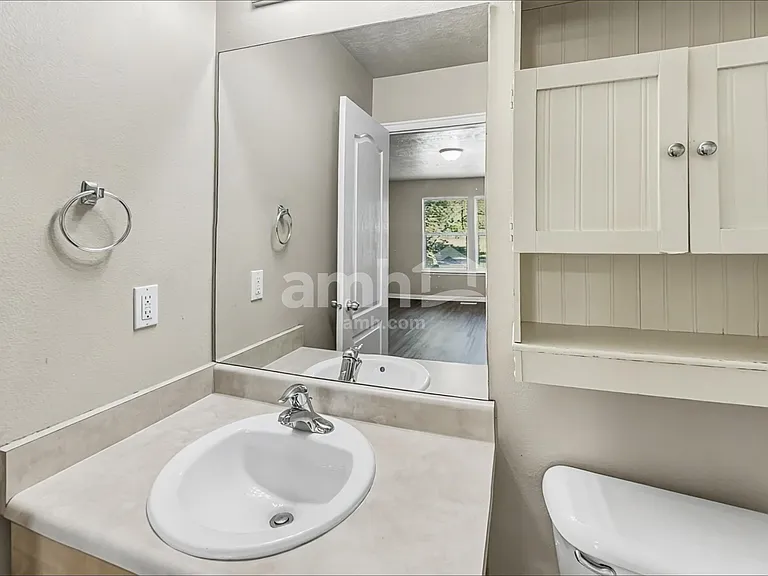 7128 N Kiowa Pkwy — Photo 9