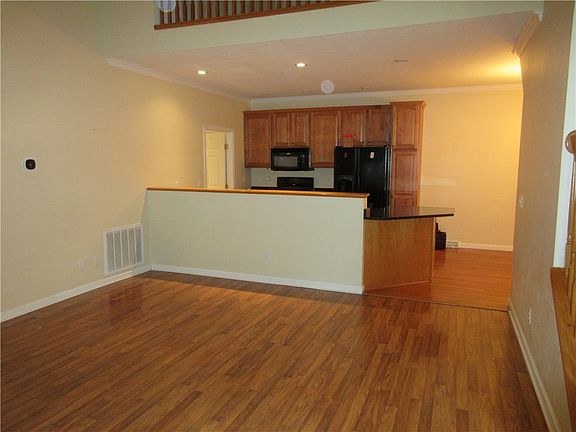 3rd image of 118 Clearwater Dr