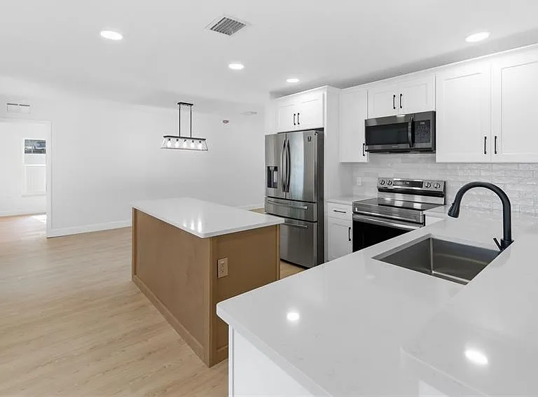 11180 113th Ave — Photo 35