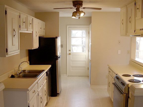 2nd image of 3459 Spur St