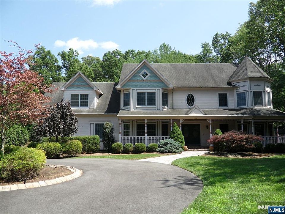 1st image of 765 Colonial Rd