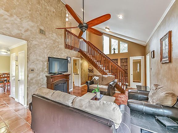 3rd image of 13842 Aspen Hollow Ln
