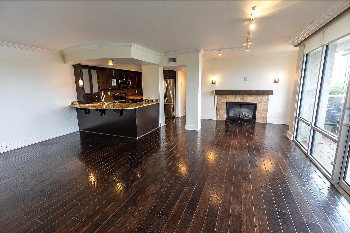 2 bed, 1129 sqft, $1,600 — Photo 2