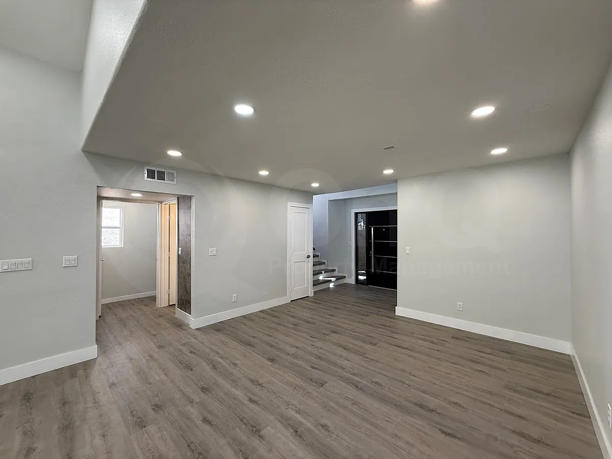 3 bed, 2.5 bath, 1746 sqft, $2,400 — Photo 4