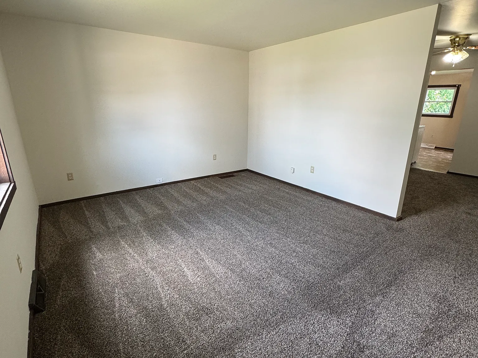 2 bed, 950 sqft, $1,100 — Photo 3