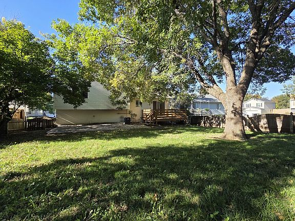 3rd image of 7407 S 176th Cir