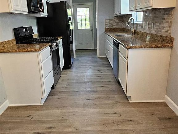 5th image of 26311 Maplewood Dr
