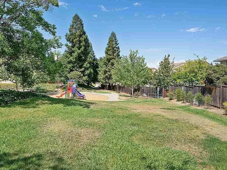 1058 Deer Oak Pl — Photo 16