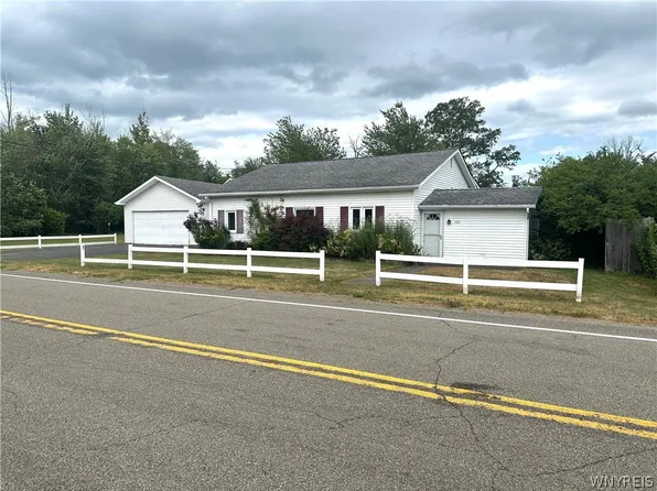 7311 Sweetland Rd, Derby, NY 14047