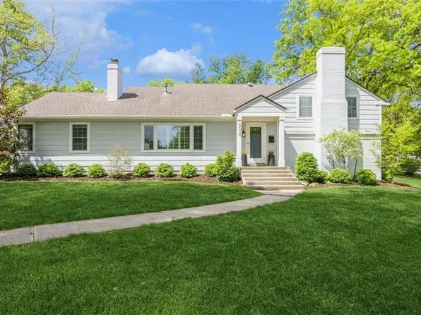 6034 Lockton Ln, Fairway, KS 66205