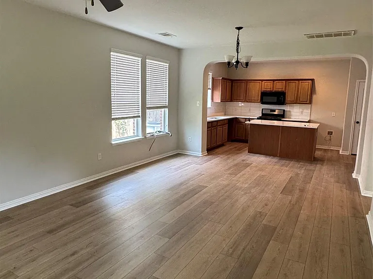 1713 Suter St — Photo 2