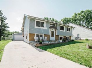4216 89th St, Urbandale, IA 50322