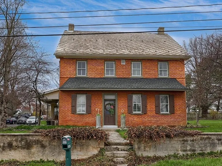 2047 Jarvis Rd — Photo 1