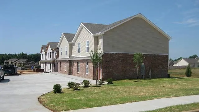 2 bed, 1.5 bath, 1200 sqft, $1,140 — Photo 2