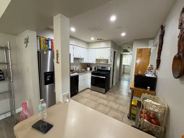 5849 Bear Creek Dr, Bedford Heights, OH 44146