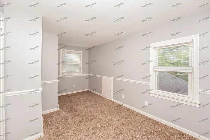 394 N Hawkins Ave — Photo 10
