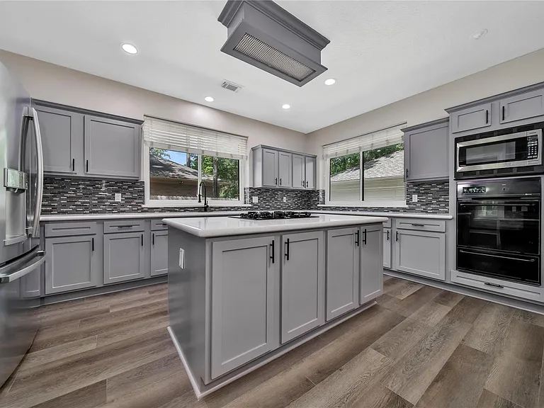 11 Windledge Pl — Photo 7
