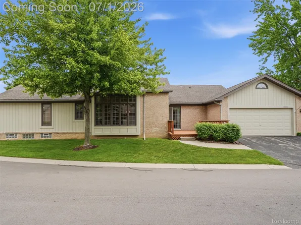 13331 Whittier Dr, Sterling Heights, MI 48312