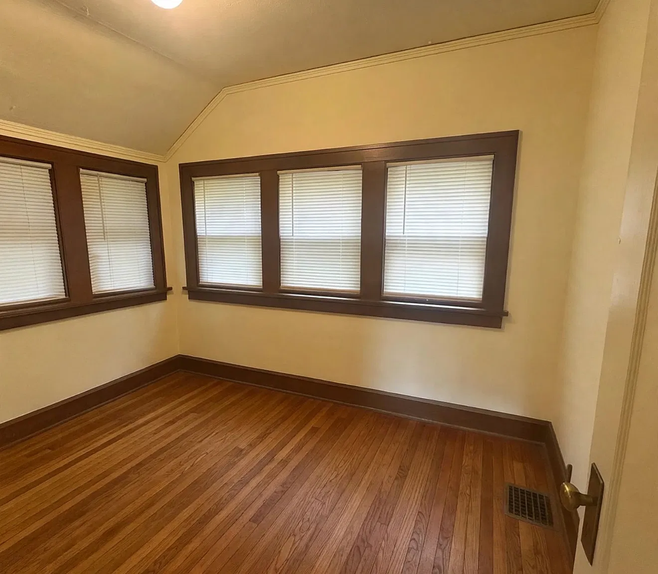 3 bed, 1232 sqft, $1,500 — Photo 2