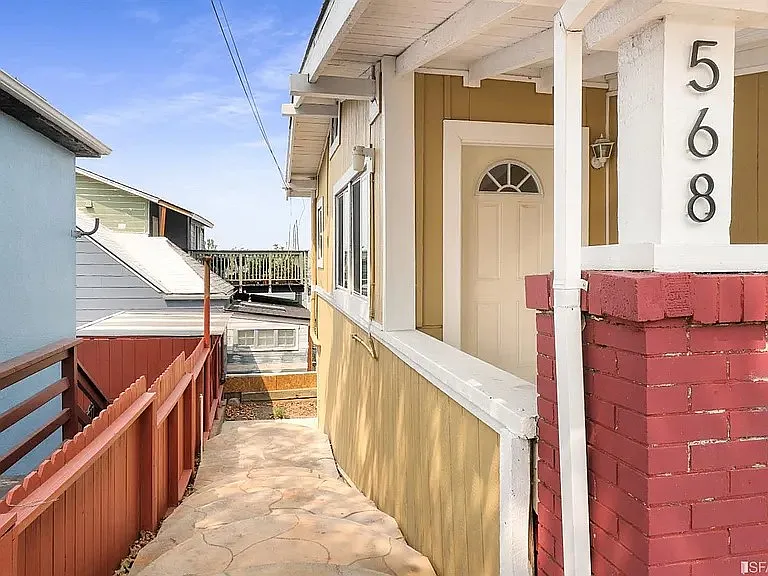 568 Alhambra St — Photo 17