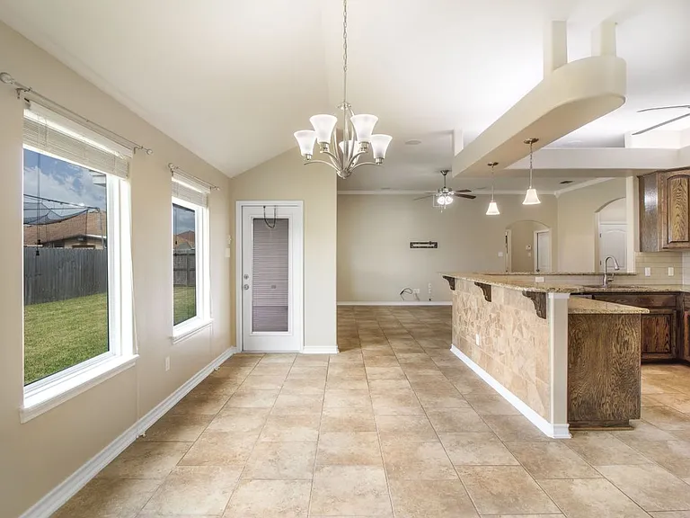 3825 Kangaroo Ct — Photo 14