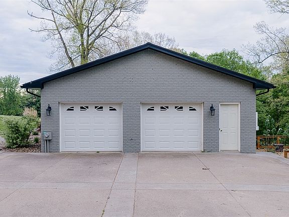 4th image of 9717 Stephen Dr