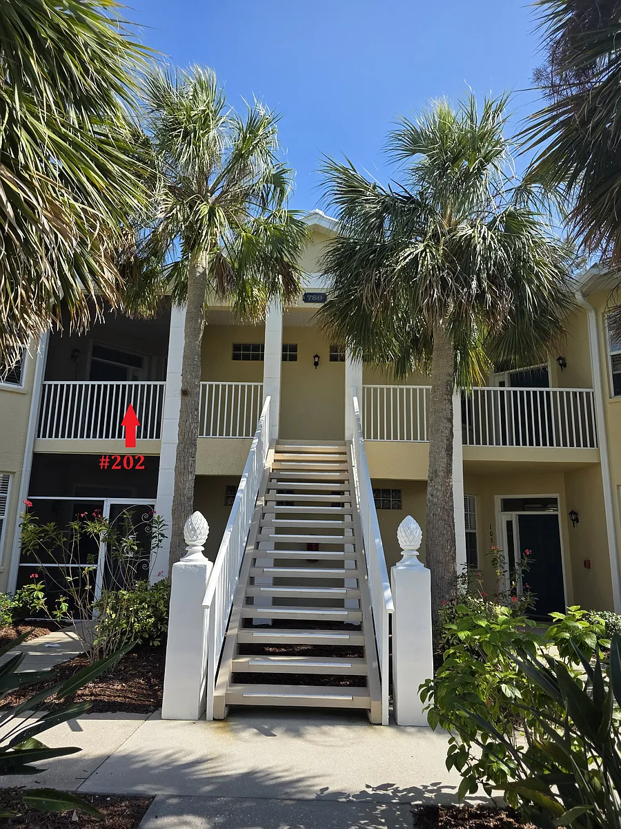 Building Photo - 780 Montrose Dr #202