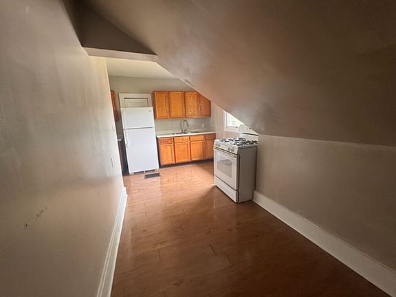 3rd image of 105 Dickinson St SW #2
