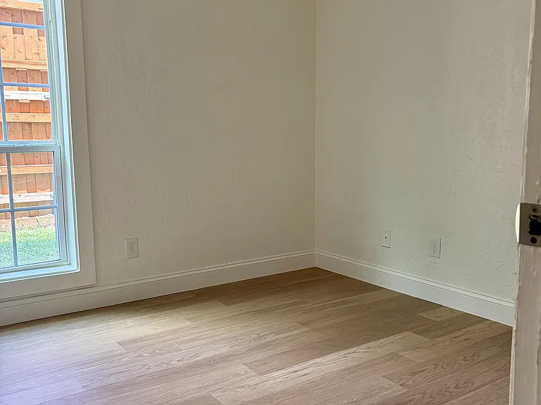 1131 Kings Hwy #1 — Photo 8