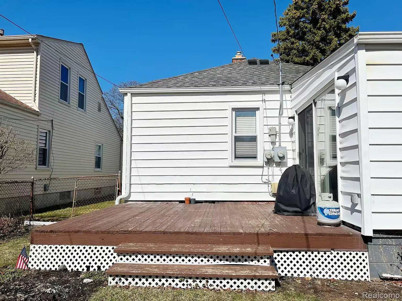 3 bed, 2.0 bath, 2024 sqft, $2,700 — Photo 2